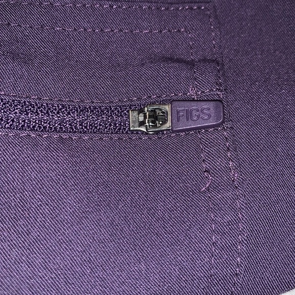 Gently Loved Zamora Style Jogger Scrub Pants Technical Collection by FIGS - Picture 2 of 8